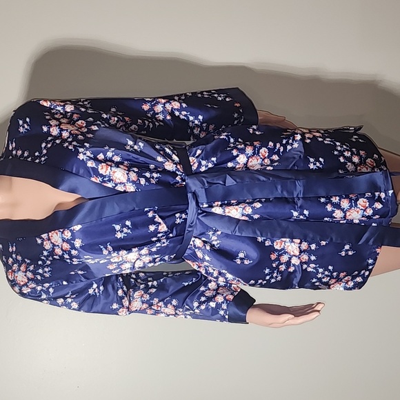 Morgan Lane Robe Navy Floral Polyester Pockets Waist Tie Women's S/M NEW - Picture 2 of 9